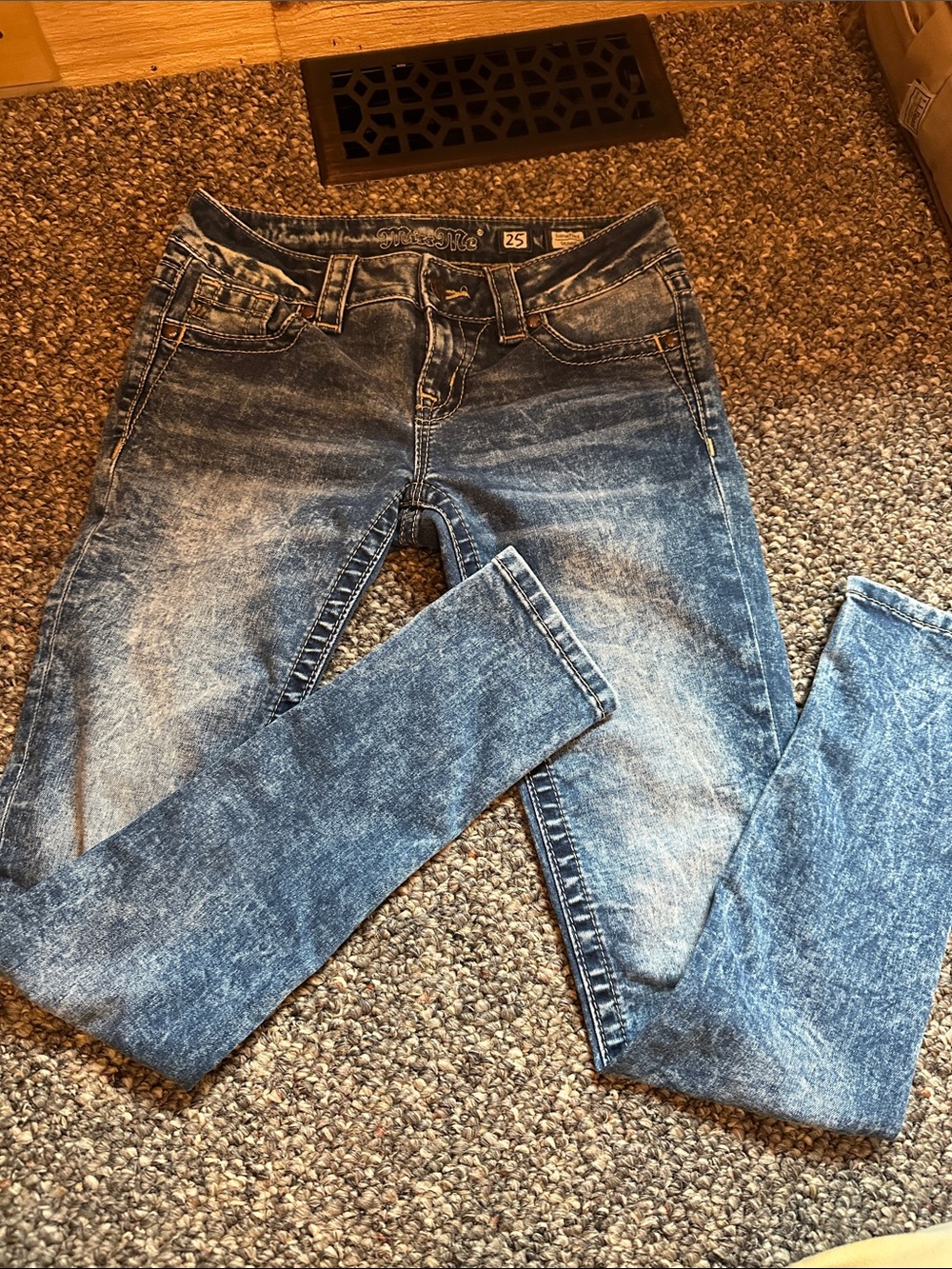 Miss Me women’s size 25  Acid-Wash Blue Skinny Jeans